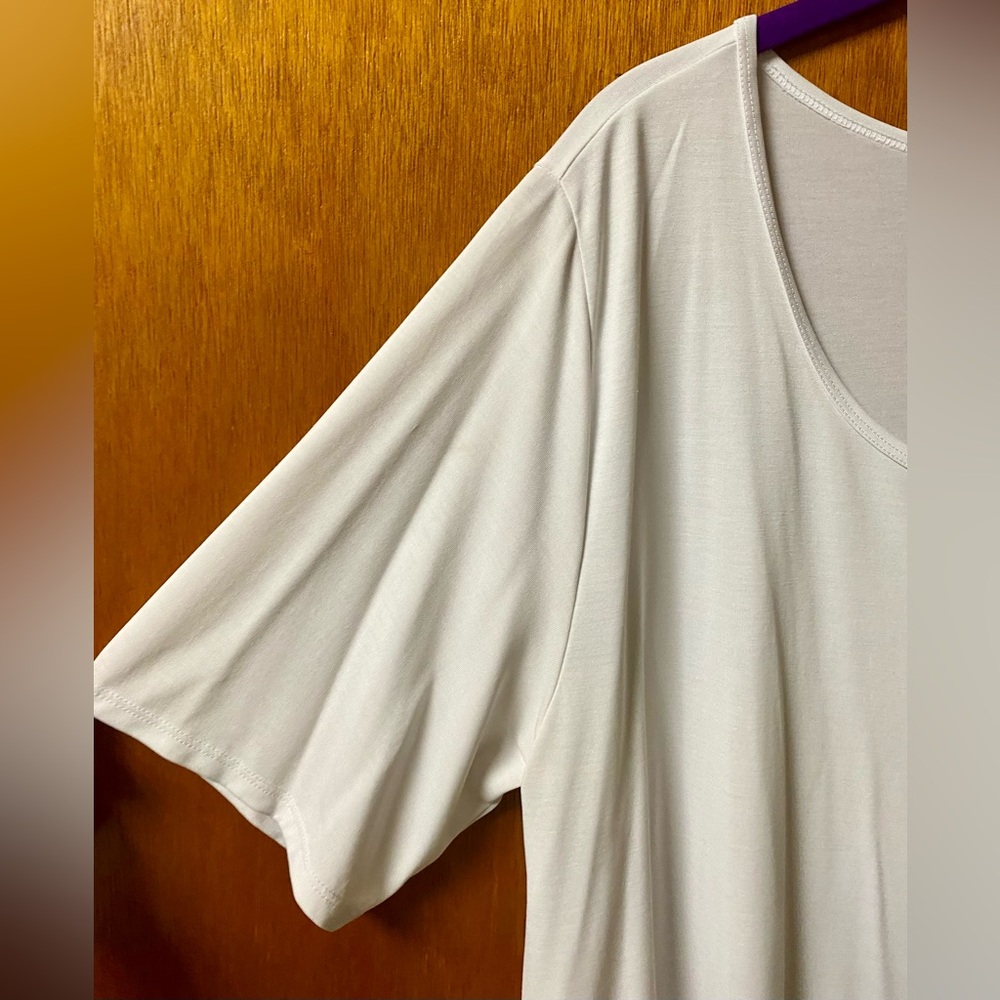 LuLaRoe “Perfect Tee” Top 
(Retired Style; no longer in production) - Picture 2 of 7